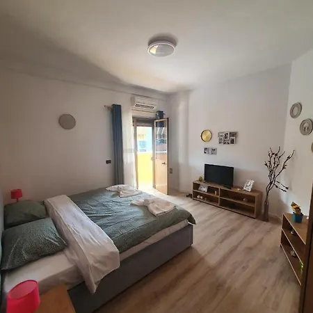 Wonderful Rooftop Pensión Tirana